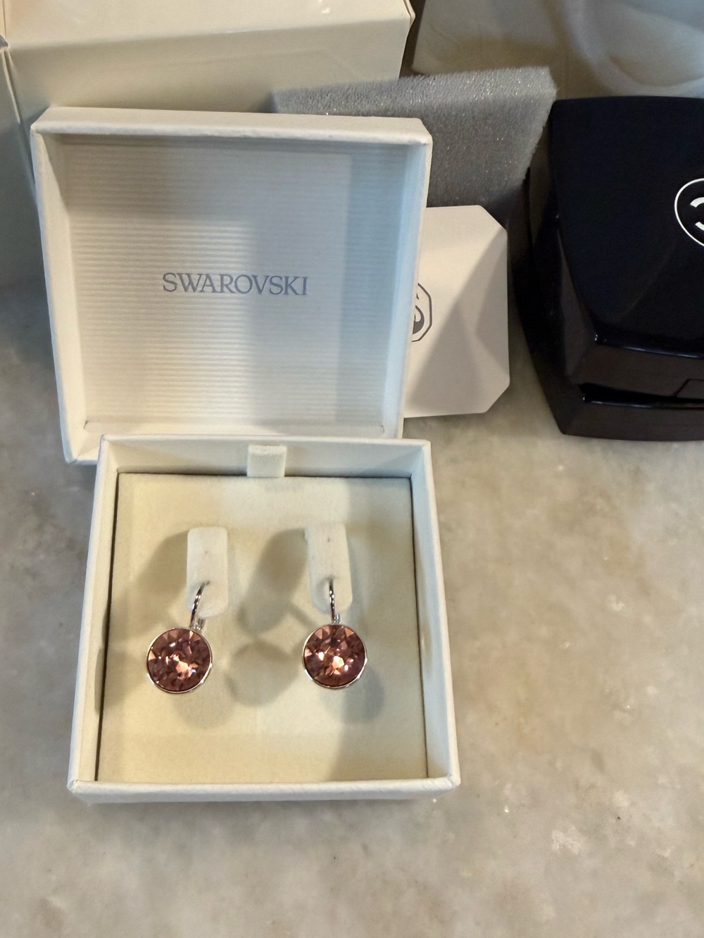 Swarovski mini Bella Blush Pink Crystal Drop Earrings New In Box - Picture 2 of 8